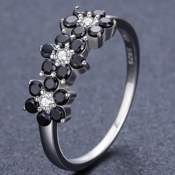 🖤NWOT sterling silver black spinel flower ring 🖤 - Picture 7 of 7